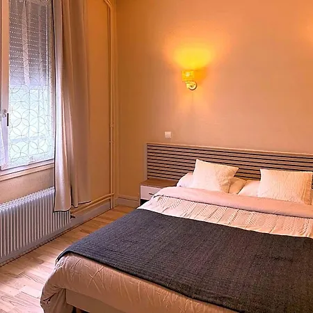 Le Relais De La Route Bleue 2* Saint-Loup (Auvergne)